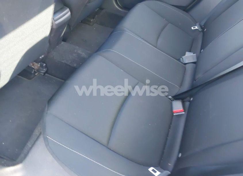 Photo 8 of 2018 Chevrolet Equinox LT (VIN 2GNAXJEV2J6258367)