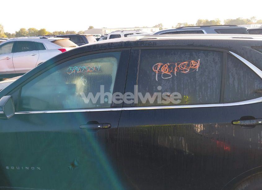 Photo 14 of 2018 Chevrolet Equinox LT (VIN 2GNAXJEV2J6259907)