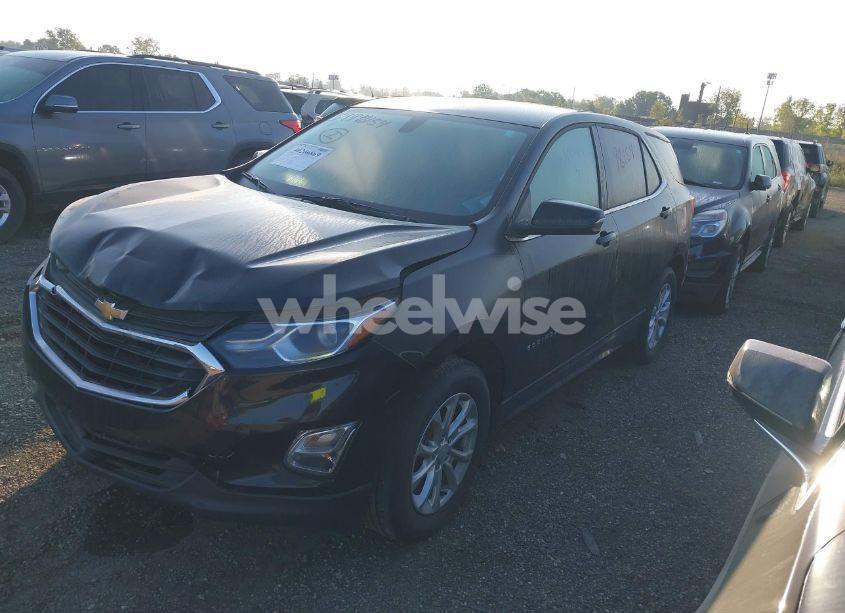 Photo 2 of 2018 Chevrolet Equinox LT (VIN 2GNAXJEV2J6259907)