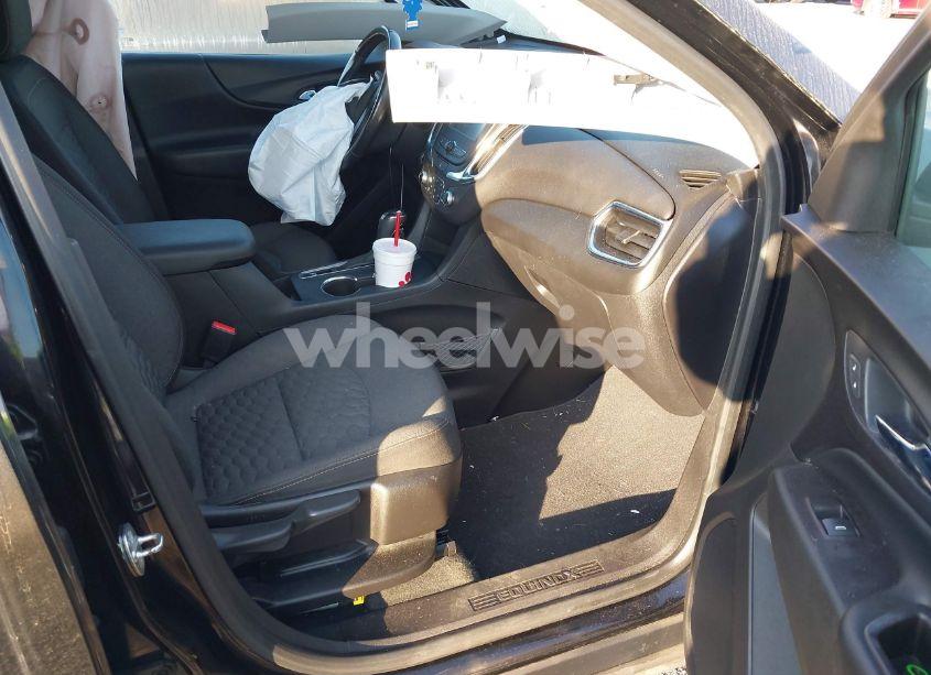Photo 5 of 2018 Chevrolet Equinox LT (VIN 2GNAXJEV2J6259907)