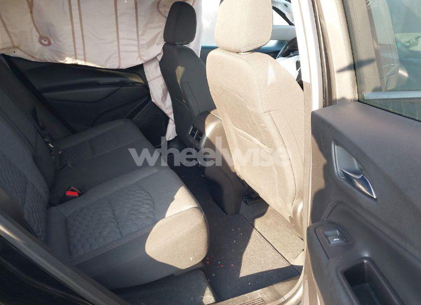 Photo 8 of 2018 Chevrolet Equinox LT (VIN 2GNAXJEV2J6259907)