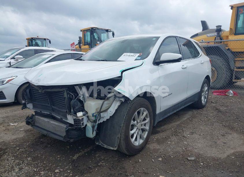 Photo 2 of 2018 Chevrolet Equinox LT (VIN 2GNAXJEV2J6273127)