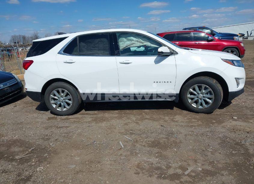 Photo 13 of 2018 Chevrolet Equinox LT (VIN 2GNAXJEV2J6296214)