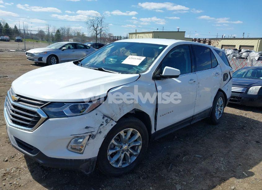 Photo 2 of 2018 Chevrolet Equinox LT (VIN 2GNAXJEV2J6296214)