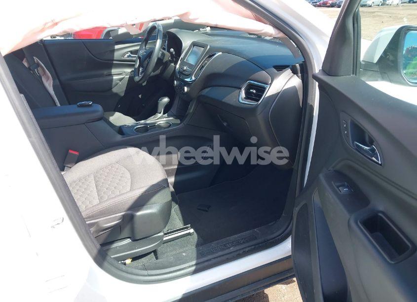 Photo 5 of 2018 Chevrolet Equinox LT (VIN 2GNAXJEV2J6296214)