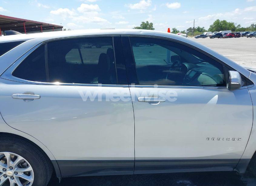 Photo 14 of 2018 Chevrolet Equinox LT (VIN 2GNAXJEV2J6301282)