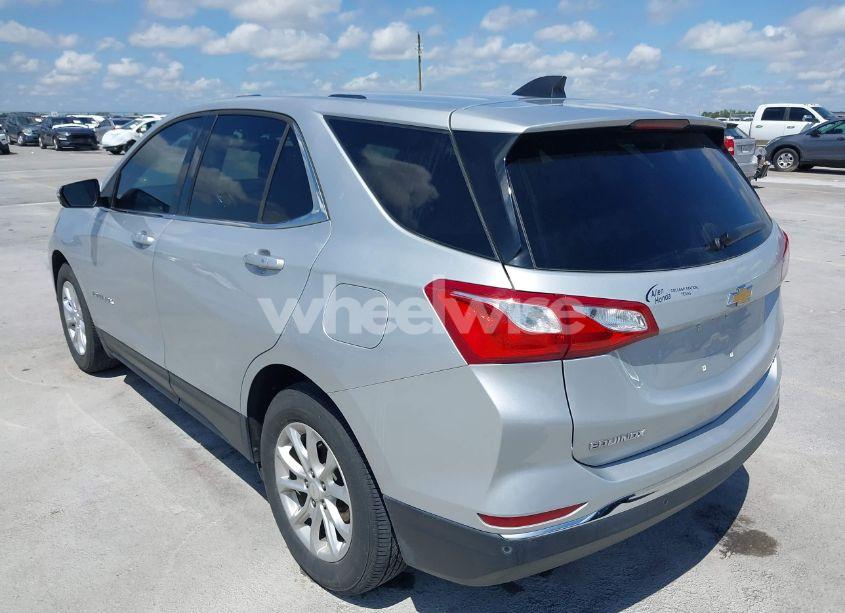 Photo 3 of 2018 Chevrolet Equinox LT (VIN 2GNAXJEV2J6301282)