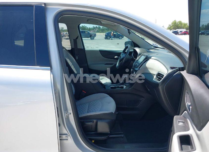 Photo 5 of 2018 Chevrolet Equinox LT (VIN 2GNAXJEV2J6301282)