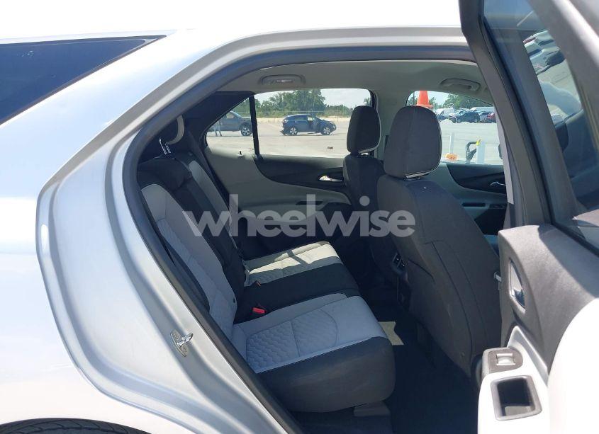 Photo 8 of 2018 Chevrolet Equinox LT (VIN 2GNAXJEV2J6301282)