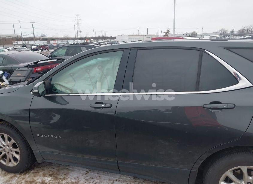 Photo 14 of 2018 Chevrolet Equinox LT (VIN 2GNAXJEV2J6305879)