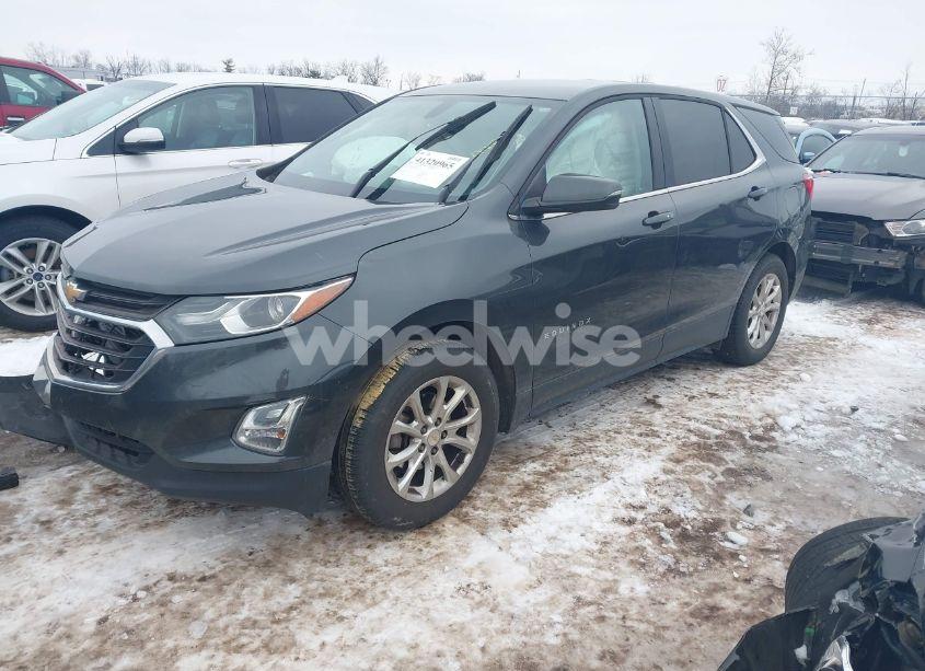 Photo 2 of 2018 Chevrolet Equinox LT (VIN 2GNAXJEV2J6305879)