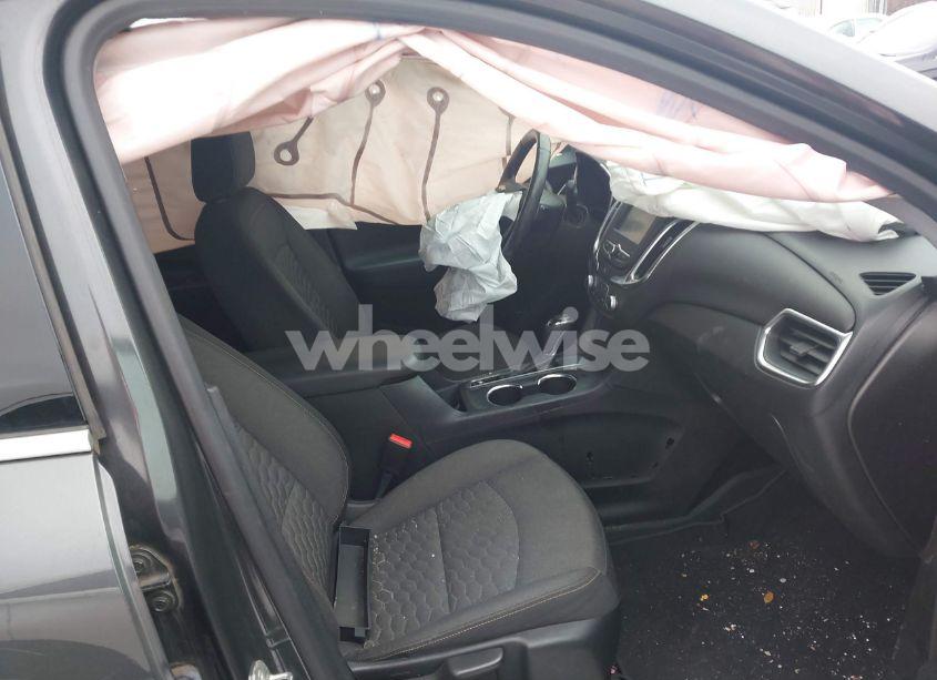 Photo 5 of 2018 Chevrolet Equinox LT (VIN 2GNAXJEV2J6305879)