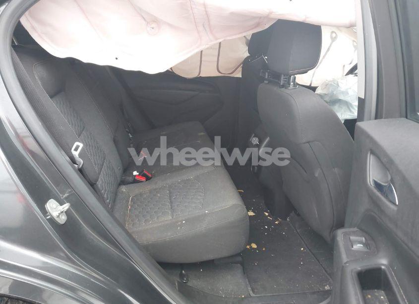 Photo 8 of 2018 Chevrolet Equinox LT (VIN 2GNAXJEV2J6305879)