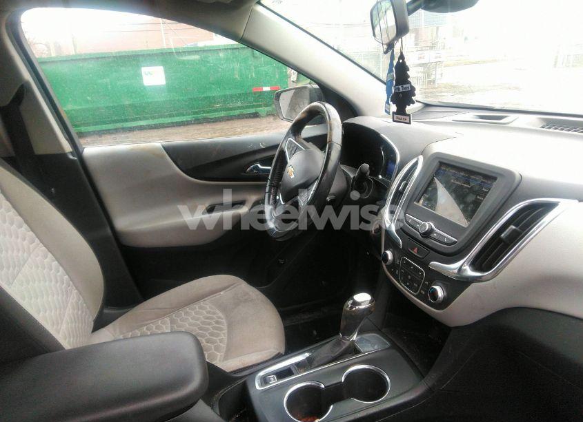 Photo 5 of 2019 Chevrolet Equinox LT (VIN 2GNAXJEV2K6154589)