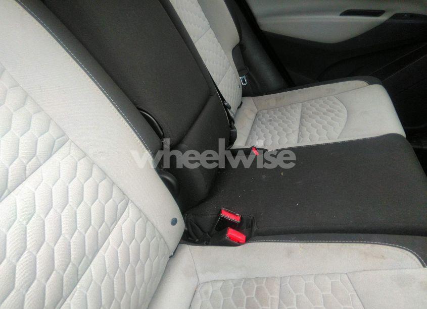 Photo 8 of 2019 Chevrolet Equinox LT (VIN 2GNAXJEV2K6154589)