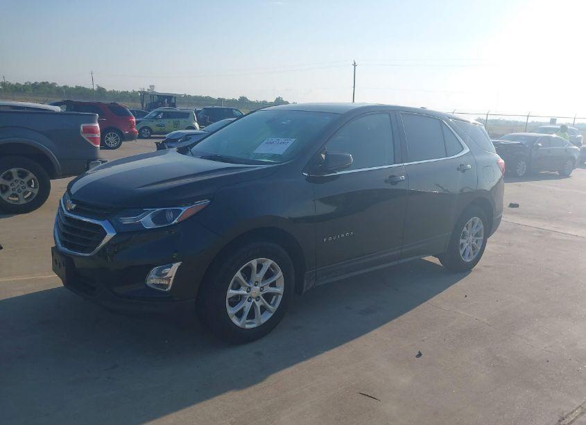 Photo 2 of 2019 Chevrolet Equinox LT (VIN 2GNAXJEV2K6284033)