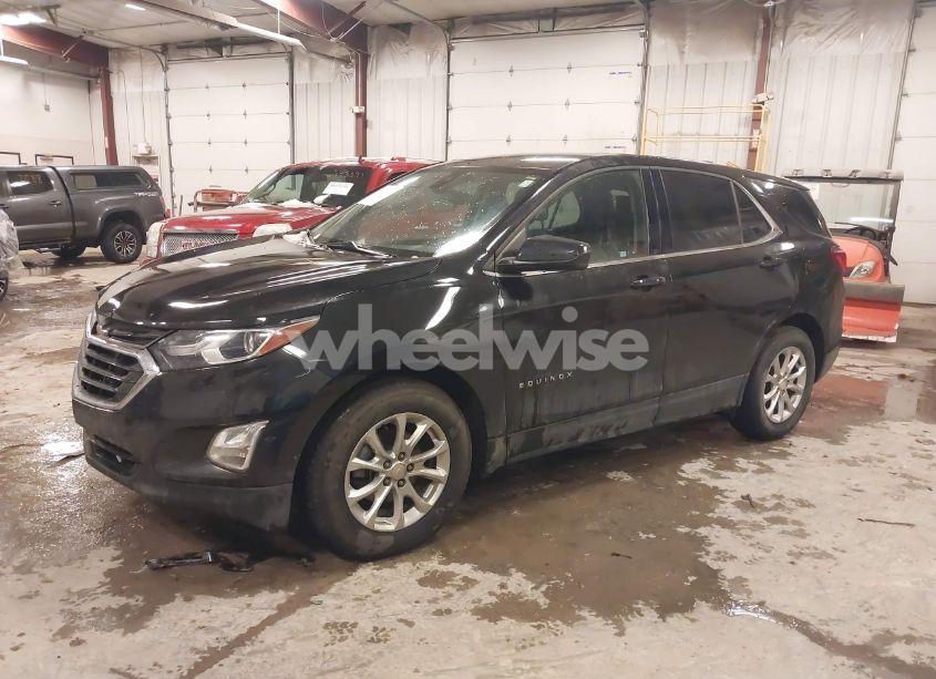 Photo 2 of 2020 Chevrolet Equinox FWD 2FL (VIN 2GNAXJEV2L6126745)