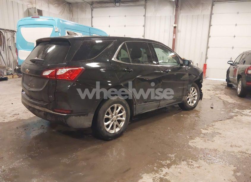 Photo 4 of 2020 Chevrolet Equinox FWD 2FL (VIN 2GNAXJEV2L6126745)