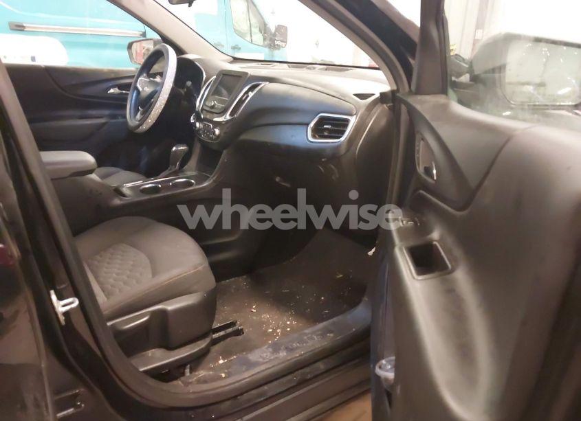 Photo 5 of 2020 Chevrolet Equinox FWD 2FL (VIN 2GNAXJEV2L6126745)