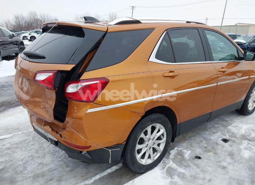 Photo 4 of 2018 Chevrolet Equinox LT (VIN 2GNAXJEV3J6101723)
