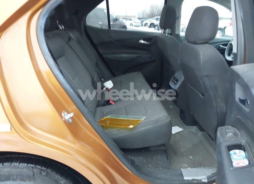 Photo 8 of 2018 Chevrolet Equinox LT (VIN 2GNAXJEV3J6101723)