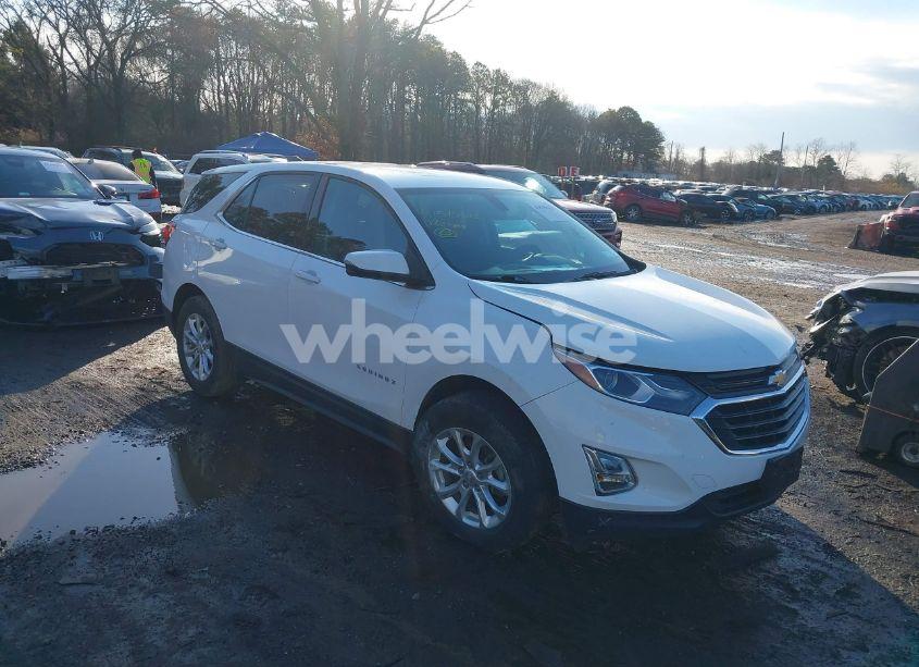 2018 Chevrolet Equinox LT (VIN 2GNAXJEV3J6123821) main photo