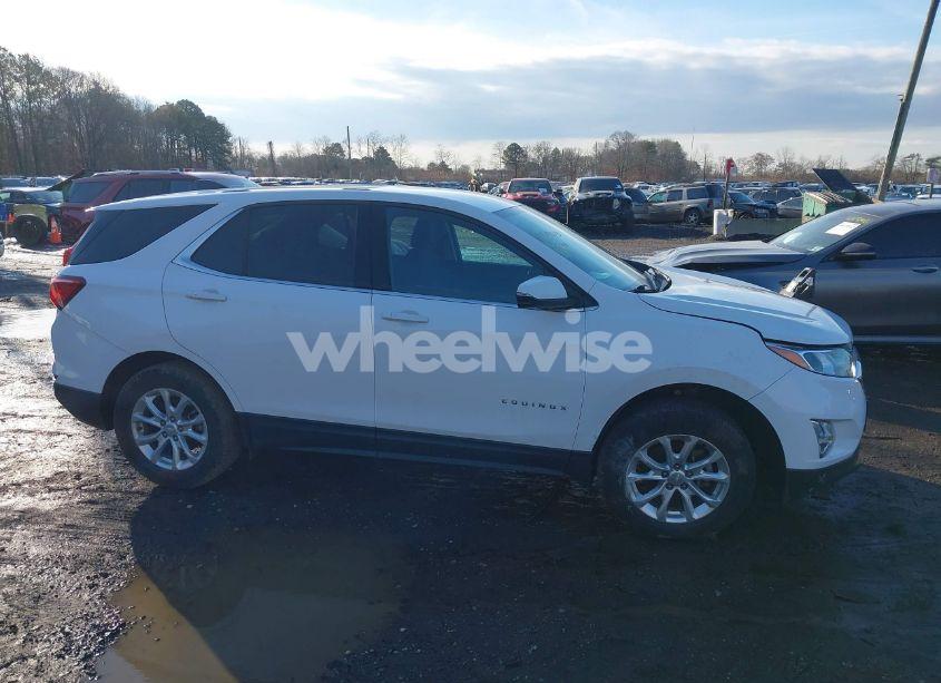 Photo 13 of 2018 Chevrolet Equinox LT (VIN 2GNAXJEV3J6123821)