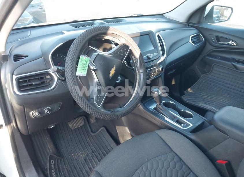 Photo 5 of 2018 Chevrolet Equinox LT (VIN 2GNAXJEV3J6123821)