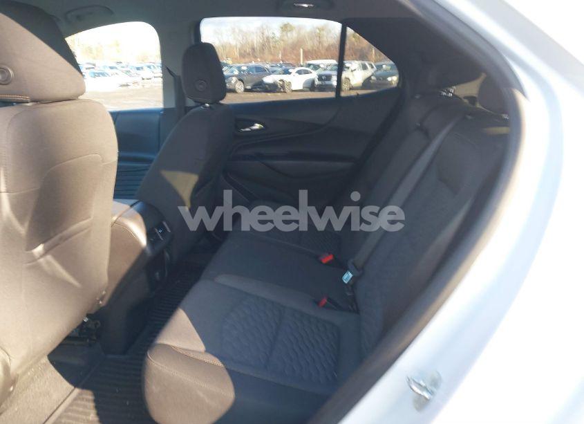 Photo 8 of 2018 Chevrolet Equinox LT (VIN 2GNAXJEV3J6123821)