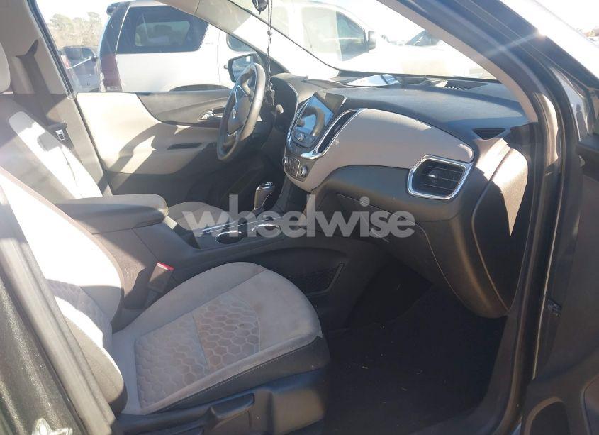 Photo 5 of 2018 Chevrolet Equinox LT (VIN 2GNAXJEV3J6125603)