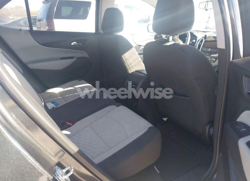 Photo 8 of 2018 Chevrolet Equinox LT (VIN 2GNAXJEV3J6125603)