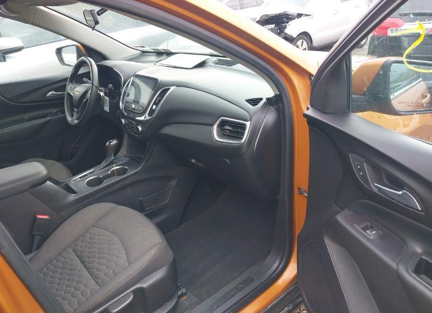 Photo 5 of 2018 Chevrolet Equinox LT (VIN 2GNAXJEV3J6138920)