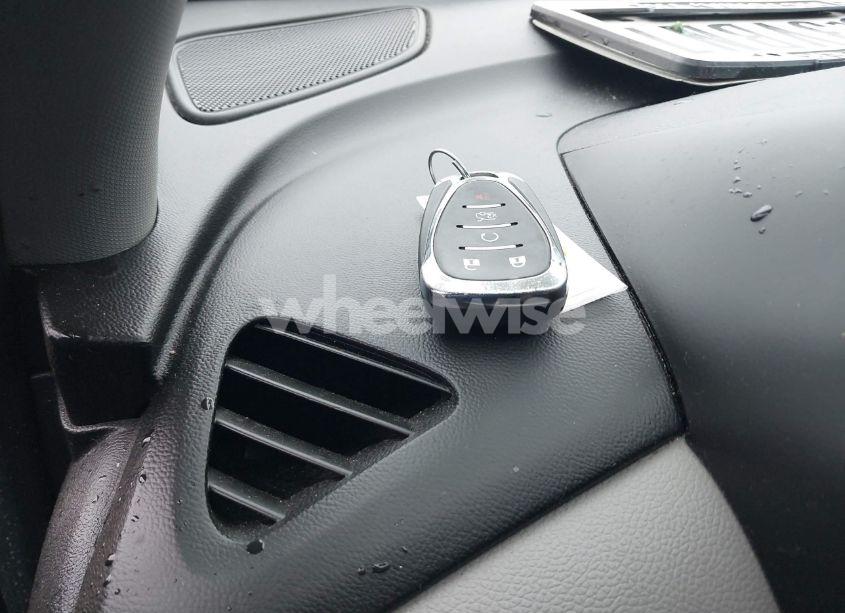 Photo 11 of 2018 Chevrolet Equinox LT (VIN 2GNAXJEV3J6205578)