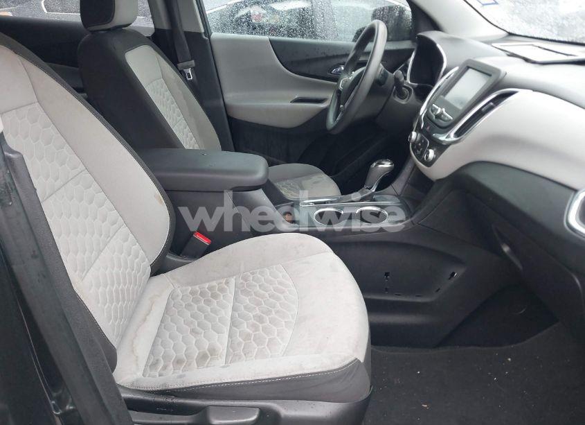 Photo 5 of 2018 Chevrolet Equinox LT (VIN 2GNAXJEV3J6205578)