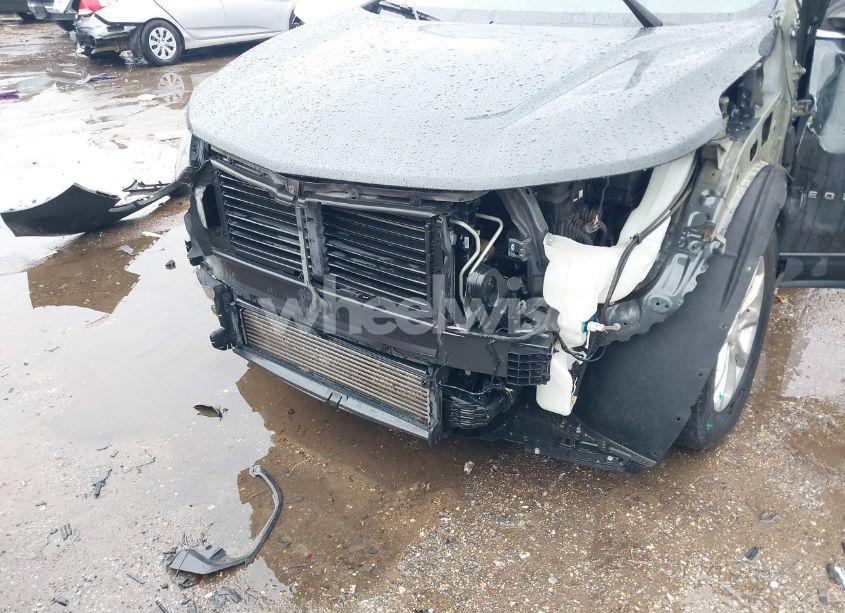 Photo 6 of 2018 Chevrolet Equinox LT (VIN 2GNAXJEV3J6205578)