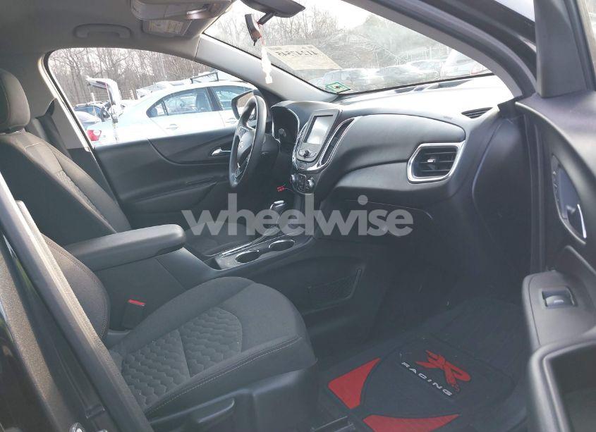 Photo 5 of 2018 Chevrolet Equinox LT (VIN 2GNAXJEV3J6216287)