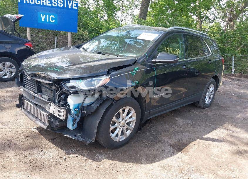Photo 2 of 2018 Chevrolet Equinox LT (VIN 2GNAXJEV3J6229962)