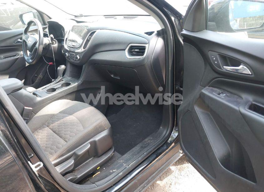 Photo 5 of 2018 Chevrolet Equinox LT (VIN 2GNAXJEV3J6229962)