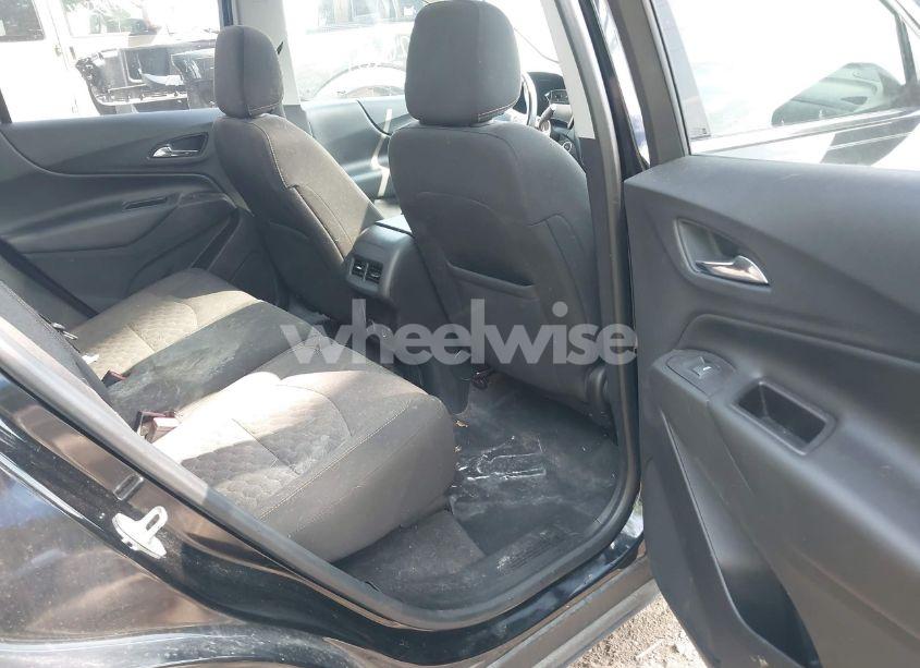 Photo 8 of 2018 Chevrolet Equinox LT (VIN 2GNAXJEV3J6229962)