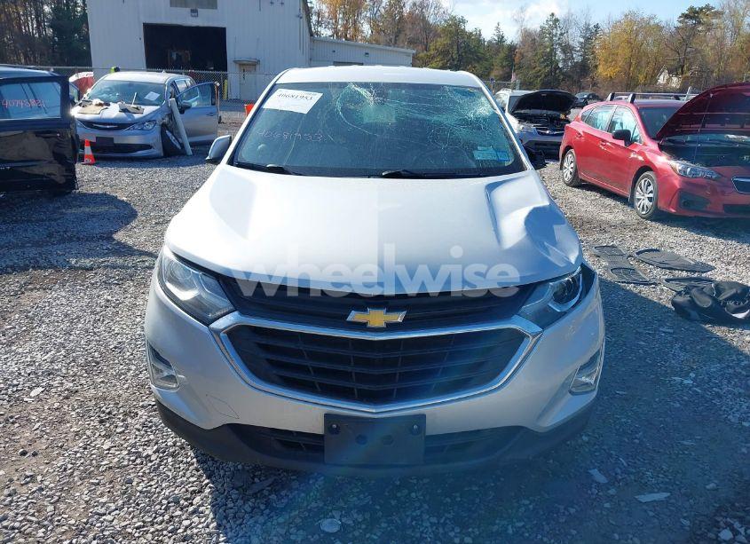 Photo 12 of 2018 Chevrolet Equinox LT (VIN 2GNAXJEV3J6235602)