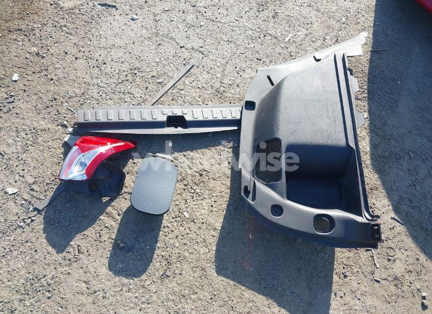 Photo 12 of 2018 Chevrolet Equinox LT (VIN 2GNAXJEV3J6252397)