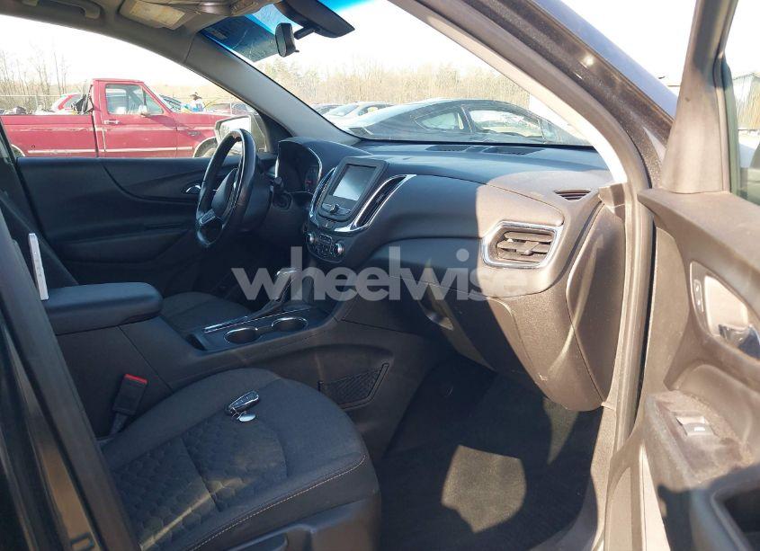 Photo 5 of 2018 Chevrolet Equinox LT (VIN 2GNAXJEV3J6252397)