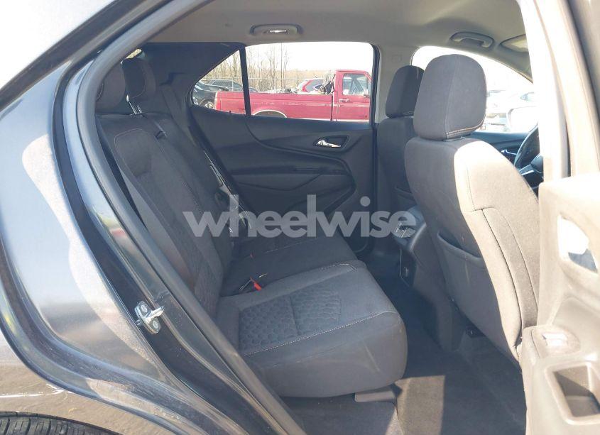 Photo 8 of 2018 Chevrolet Equinox LT (VIN 2GNAXJEV3J6252397)