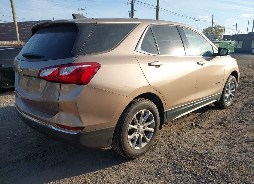 Photo 4 of 2018 Chevrolet Equinox LT (VIN 2GNAXJEV3J6255526)