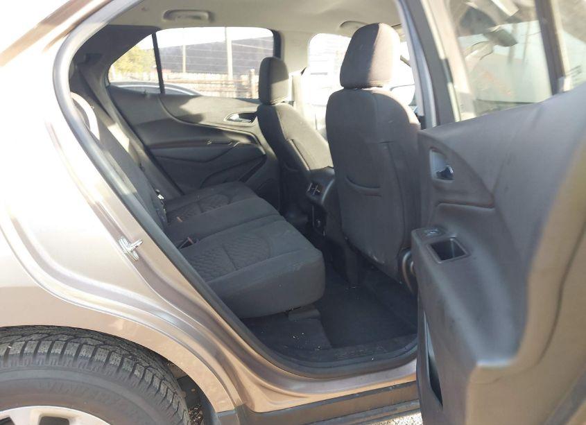 Photo 8 of 2018 Chevrolet Equinox LT (VIN 2GNAXJEV3J6255526)