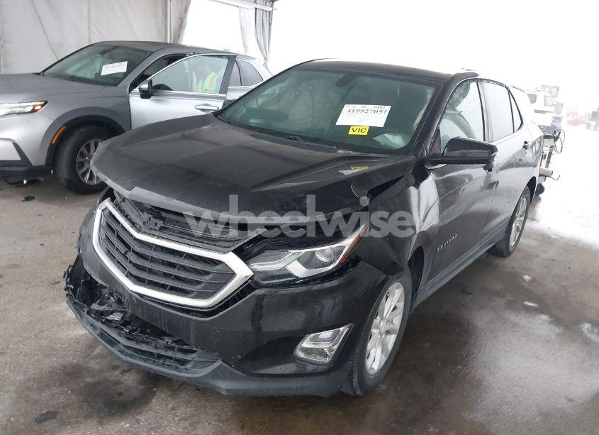 Photo 2 of 2018 Chevrolet Equinox LT (VIN 2GNAXJEV3J6261164)