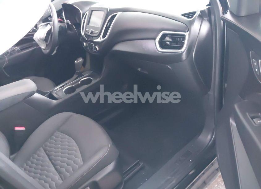 Photo 5 of 2018 Chevrolet Equinox LT (VIN 2GNAXJEV3J6261164)