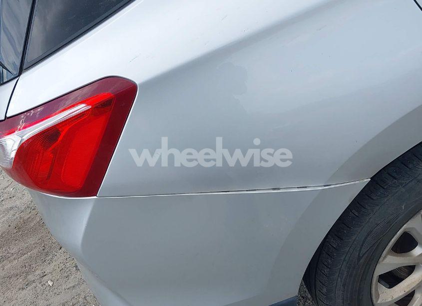 Photo 17 of 2018 Chevrolet Equinox LT (VIN 2GNAXJEV3J6274612)