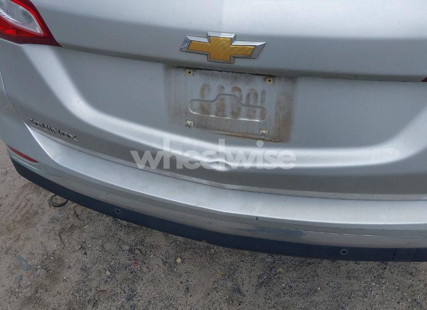 Photo 18 of 2018 Chevrolet Equinox LT (VIN 2GNAXJEV3J6274612)