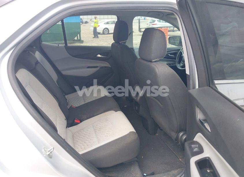 Photo 8 of 2018 Chevrolet Equinox LT (VIN 2GNAXJEV3J6274612)